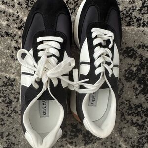 Steve Madden Monochrome Lace-Up Sneakers